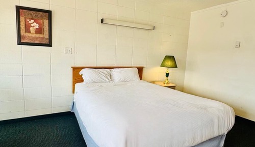 Standard Room, 1 Queen Bed