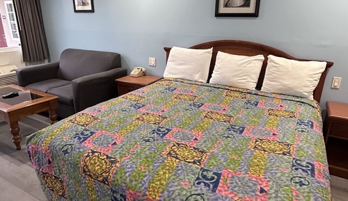 Standard Room, 1 King Bed