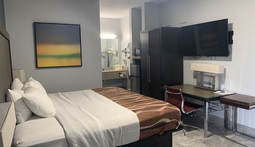 Standard Room, 1 King Bed, Non Smoking, Hot Tub