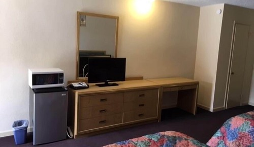 Standard Room, Smoking