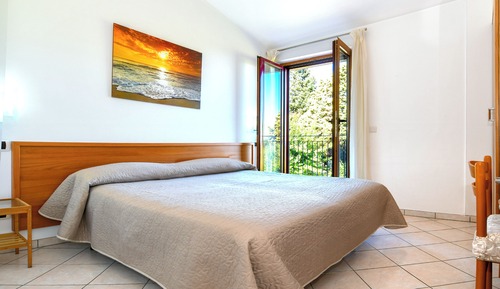Standard Double Room (Camelia)