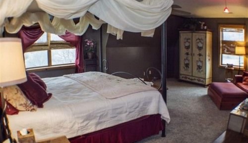 Room, Private Bathroom (Claret Room)
