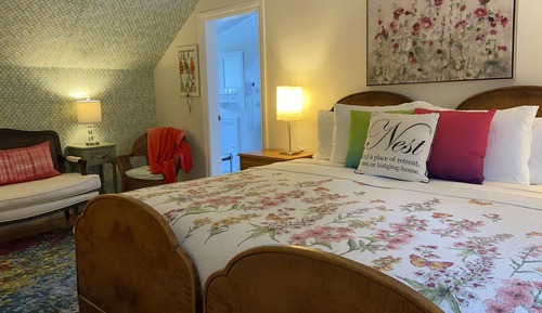 Premium Suite, 1 King Bed, Microwave
