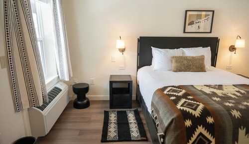Standard Room, 1 Queen Bed