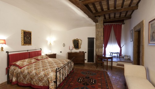 Luxury Suite, 1 Queen Bed, Jetted Tub, Valley View (100-300 meters from check-in location)