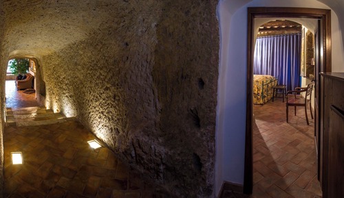 Luxury Suite, 1 Queen Bed, Private Bathroom, Valley View (100-300 meters from check-in location)