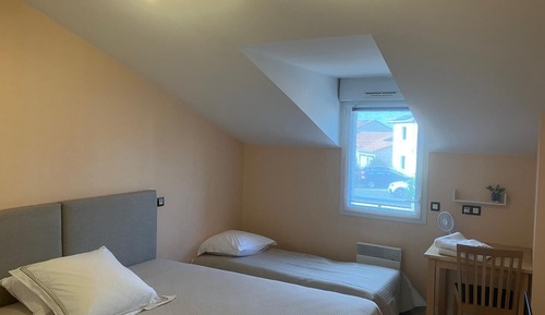 Family Triple Room, City View