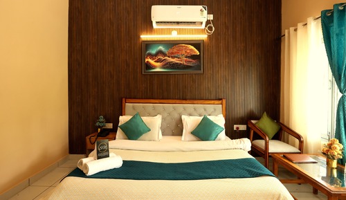 Double Room, 1 King Bed, Private Bathroom, Courtyard Area