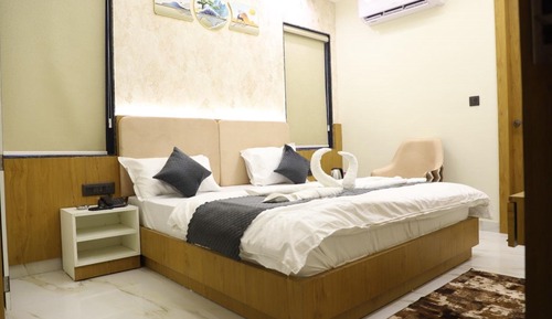 Royal Room, 1 King Bed, City View