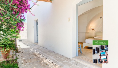 Romantic Room, Patio