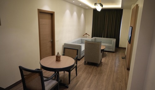 Suite, 1 King Bed, Non Smoking, Bathtub (Separate Living Room)