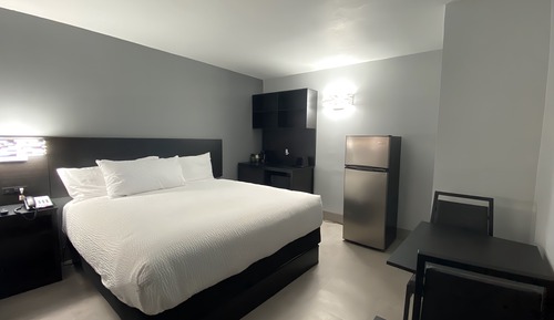 Suite, 1 King Bed, Mobility Accessible, Non Smoking (Bathtub W/grab Bars)
