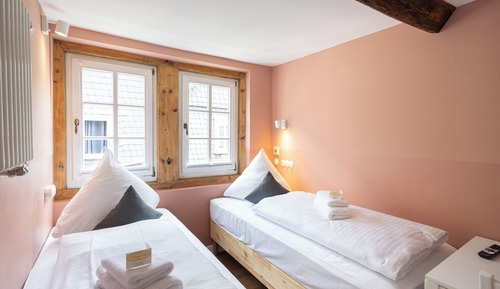 Dienstmädchen (Zimmer 51)