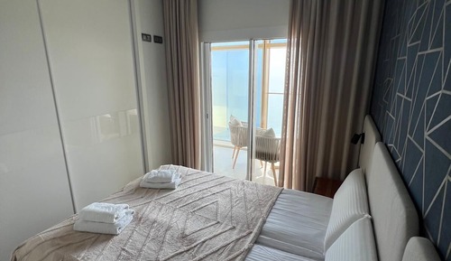 City Suite, Sea View