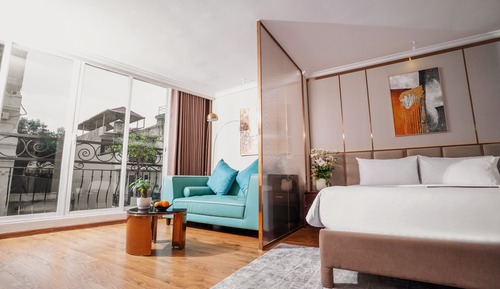 Suite Balcony with City View