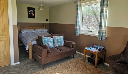 Cabin (Croft Cabin 2 Brown)