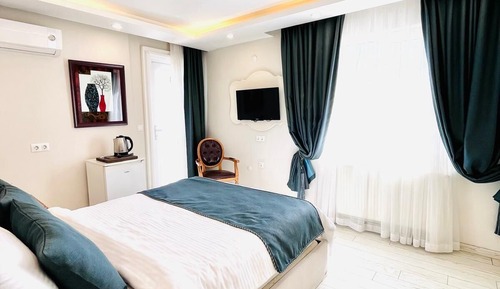 Deluxe Suite, Balcony, City View
