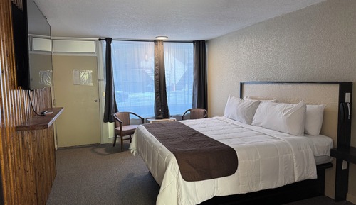 Comfort Room, 1 King Bed, River View