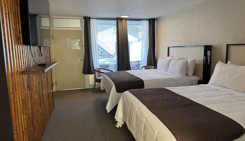Comfort Room, 2 Queen Beds, River View