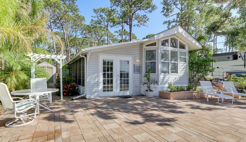 House (2 Bedrooms)
