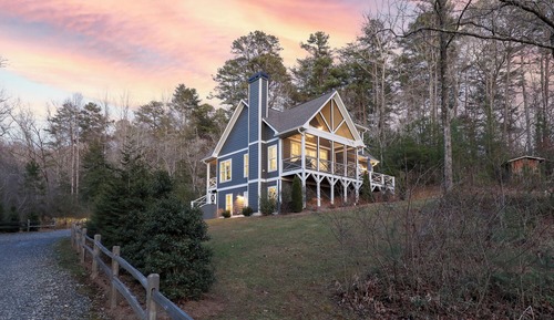 Family House, Lake View