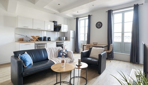 Comfort Apartment, 1 Queen Bed, Kitchen, City View