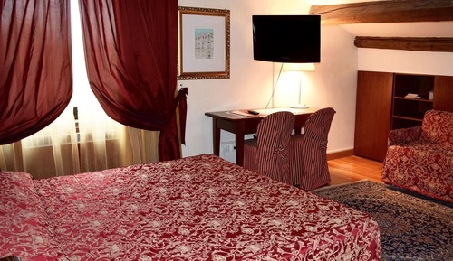 Junior Quadruple Room, Hill View