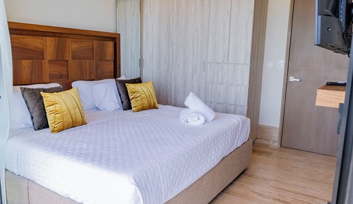Deluxe Suite, Balcony, Partial Ocean View