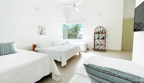 Deluxe Room (202)
