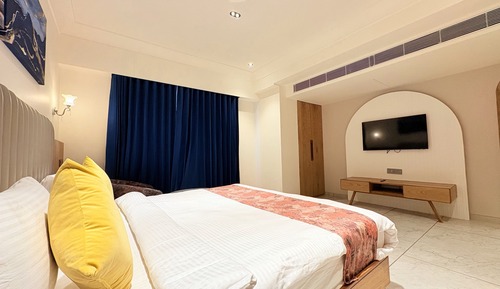 Deluxe Double or Twin Room, City View