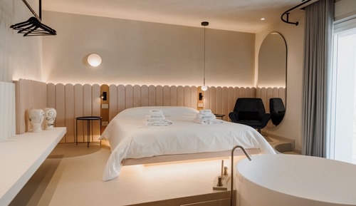 Deluxe Studio Suite, Courtyard View