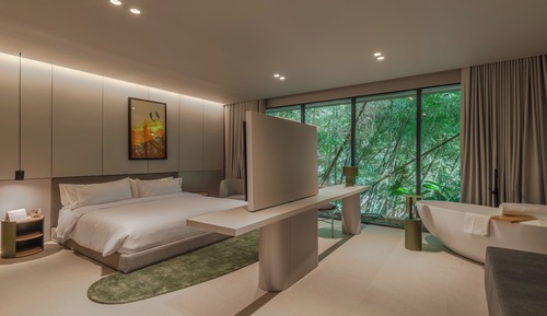 Luxury Suite, Bathtub