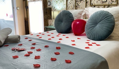Superior Double Room with Jacuzzi and Terrace