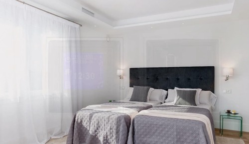 Room, Lake View
