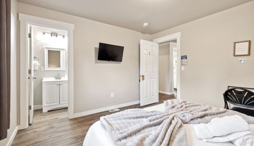 Basic Triple Room, 1 Queen Bed, Non Smoking, Air conditioning