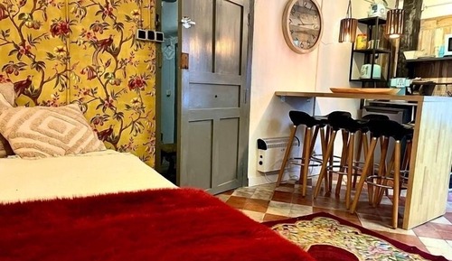 Romantic Studio