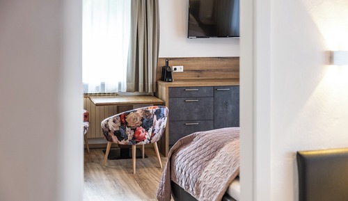 Comfort Apartment, 2 Queen Beds, Balcony, Mountain View