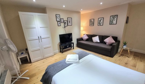 Deluxe Apartment