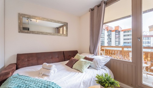 Luxury Apartment, Mountain View