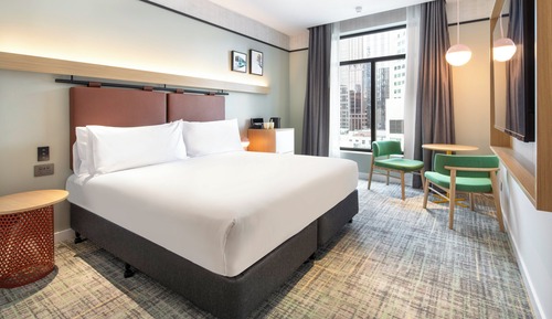 Standard Room, 1 King Bed, City View (High Floor)
