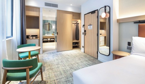 Standard Room, 1 King Bed, Courtyard View