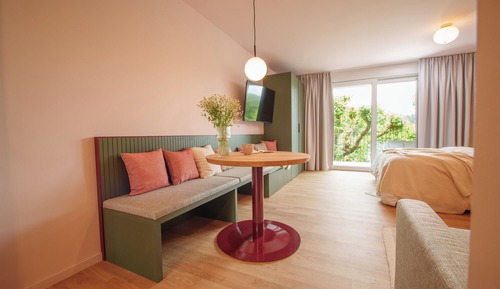 Studio, Lake View