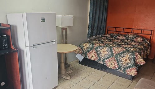 Room, 1 King Bed, Non Smoking, Kitchenette