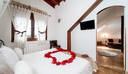 Classic Double Room, 1 Queen Bed, Garden View