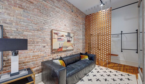 Luxe 220, Unit 1 - City View Suite (Pet Friendly)