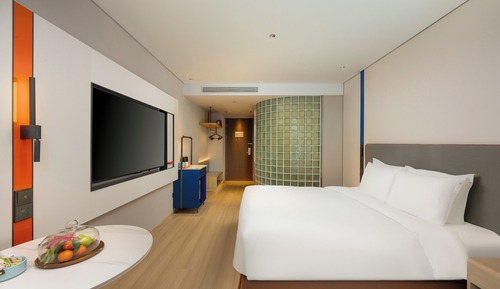 Standard Room, 1 King Bed (Extra Floor Space, High Floor)