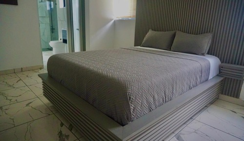 Luxury Suite, Courtyard View