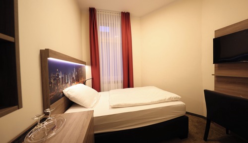 Single Room, Courtyard View