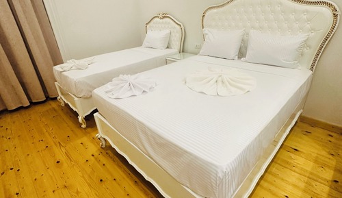Deluxe Triple Room, Courtyard View