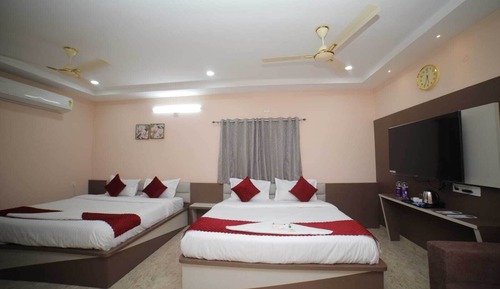 Standard Quadruple Room, City View